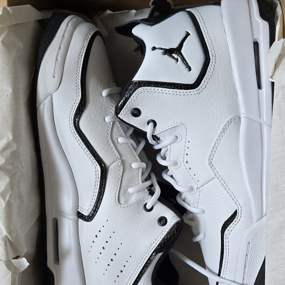 Jordan Kids Sneakers - White and Black - Picture 1 of 4